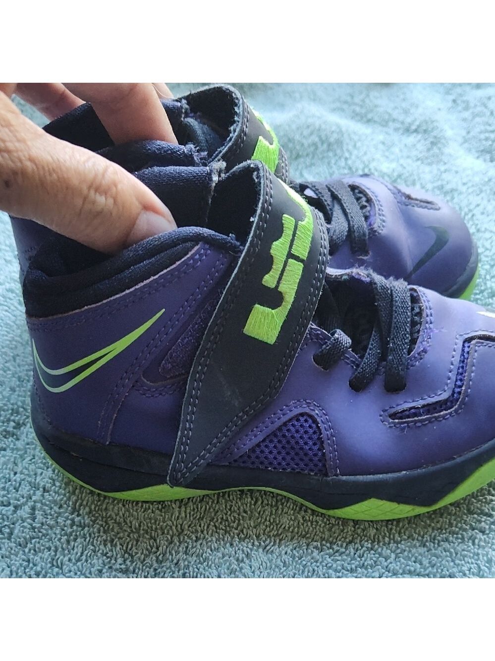 Nike Kids Sneakers in Purple and Neon Green - Picture 5 of 6